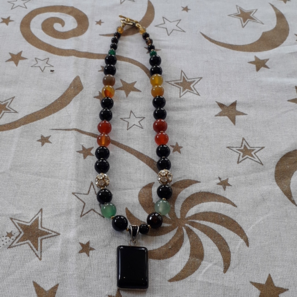 Handcrafted Agate Pendant Necklace - Picture 4 of 10